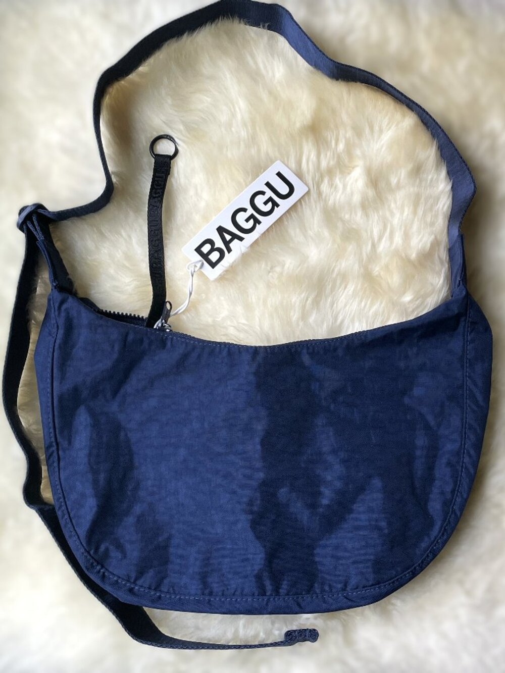NWT Baggu Medium Crescent Bag - Navy (w/ Navy Strap & Key Leash